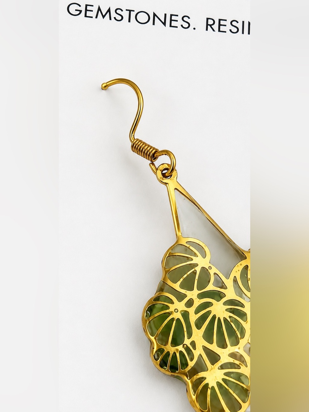 April Hylton Designs Vintage Inspired Green Floral Resin Drop Earrings NWT - Picture 4 of 6
